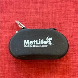 MetLife Snoopy Black Zippered Eyeglass Case w/ carabiner